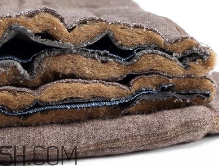 駝絨褲好還是羽絨褲好？駝絨褲羽絨褲哪種暖和？