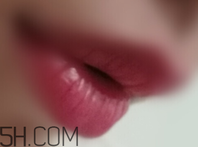 sum37悅色口紅沾杯嗎？持妝效果怎么樣？