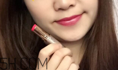 sum37悅色口紅沾杯嗎？持妝效果怎么樣？