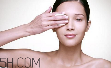 芭妮蘭卸妝膏和貝德瑪卸妝水哪個(gè)好用？卸妝水的卸妝原理