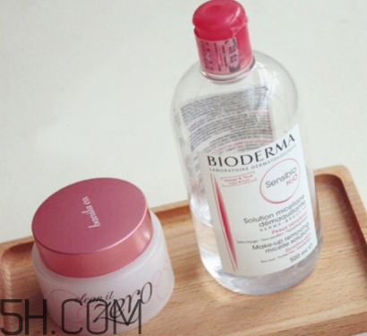 芭妮蘭卸妝膏和貝德瑪卸妝水哪個(gè)好用？卸妝水的卸妝原理