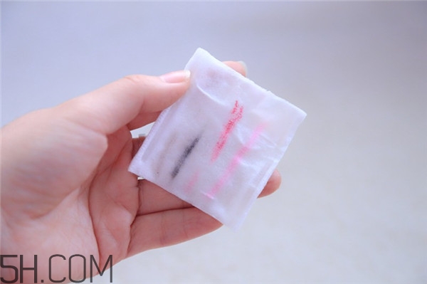 卸妝水對(duì)皮膚有傷害嗎？歐萊雅三合一卸妝水使用測評(píng)