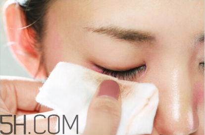 怎么用凡士林卸妝？卸妝的重要性