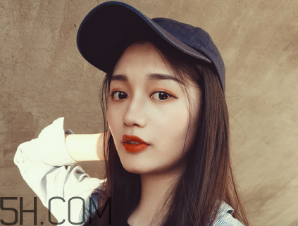 中午睡覺要卸妝嗎？怎么避免帶妝睡覺的危害？