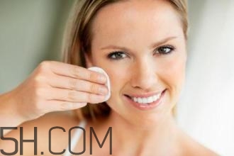 睫毛膏需要卸妝嗎？卸妝水的使用誤區(qū)