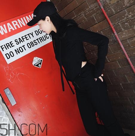 黑色衣服粘毛怎么處理？黑色衣服沾毛怎么辦？