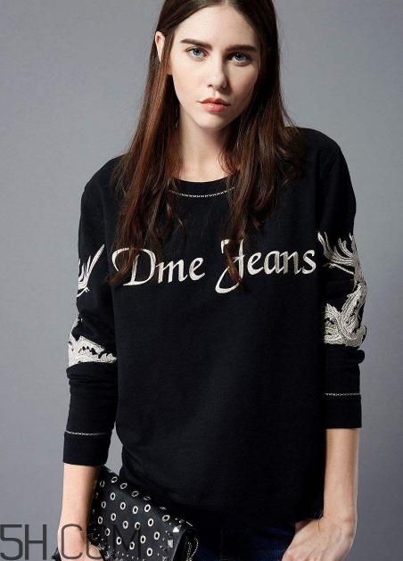 黑色衣服洗的發(fā)白怎么補救？黑色衣服發(fā)白了如何復(fù)原？