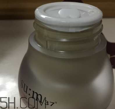 sum37魔法眼霜油不油？油皮能用嗎？