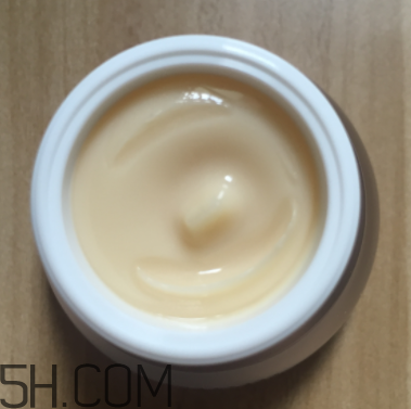 sum37魔法眼霜油不油？油皮能用嗎？