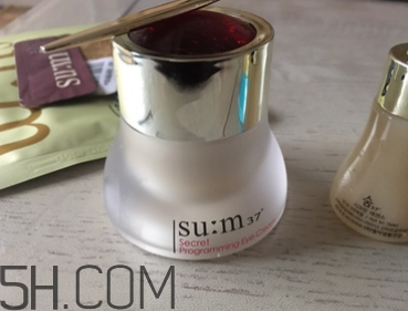 sum37魔法眼霜油不油？油皮能用嗎？