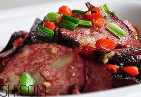 一斤豬血要放多少水 一斤豬血需要兌多少水和鹽 一斤豬血要放多少水 一斤豬血需要兌多少水和鹽