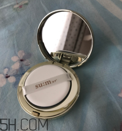 sum37空氣感氣墊霜浮粉嗎？適合油皮嗎？