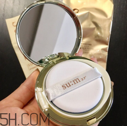 sum37空氣感氣墊霜浮粉嗎？適合油皮嗎？