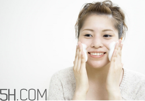 卸妝潔面洗面奶能卸妝嗎？氨基酸洗面奶可以卸妝嗎？