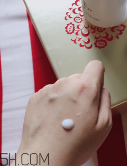 sum37度呼吸保濕乳油不油？適合什么膚質(zhì)？