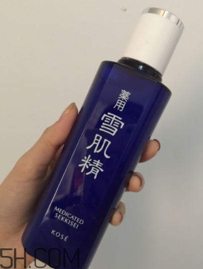 雪肌精化妝水盈潤型適合油皮嗎？適合夏季嗎？