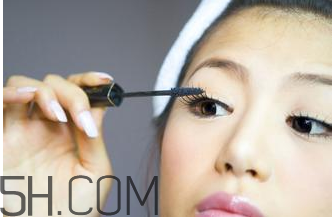 睫毛膏需要卸妝嗎？卸妝水的使用誤區(qū)