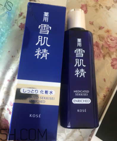 雪肌精化妝水盈潤(rùn)型是清潔水嗎？能美白嗎？