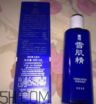 雪肌精化妝水盈潤(rùn)型是清潔水嗎？能美白嗎？