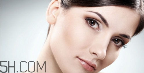 中午睡覺要卸妝嗎？怎么避免帶妝睡覺的危害？