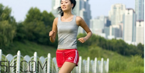 臉部卸妝可以用來(lái)卸眼妝嗎？跑步前需要卸妝嗎？