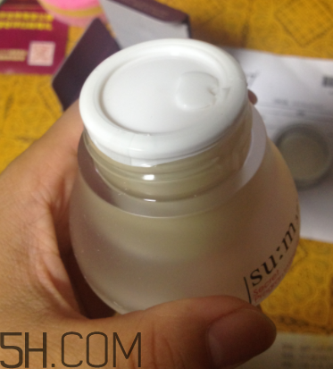 sum37魔法眼霜油不油？油皮能用嗎？