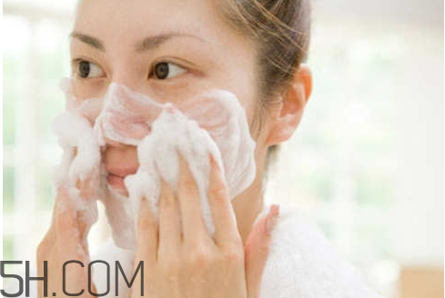 肥皂洗臉有什么好處？硫磺肥皂可以洗臉嗎？
