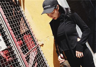 黑色衣服掉色屬于質(zhì)量問題嗎？黑色衣服掉色嚴(yán)重怎么辦？