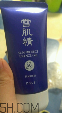 雪肌精防曬啫喱是化學(xué)防曬嗎？有刺激嗎？