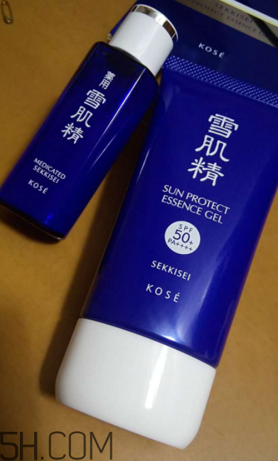 雪肌精防曬啫喱是化學(xué)防曬嗎？有刺激嗎？