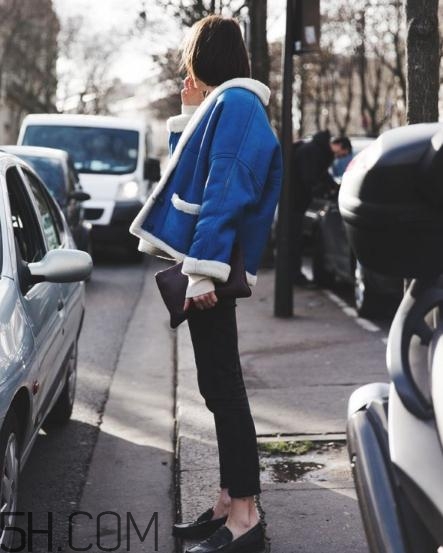 羊羔絨牛仔外套怎么搭配？羊羔絨牛仔外套搭配女