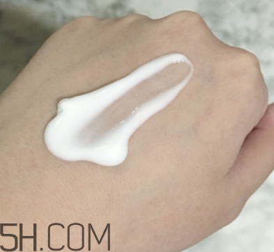 雪肌精盈潤乳液含藥物成分嗎？安全嗎？