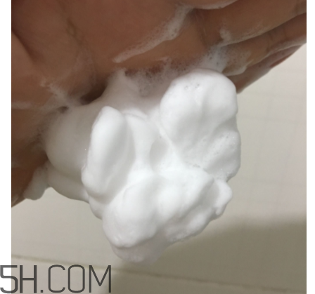 雪肌精泡沫洗顏皂適合干皮嗎？洗后緊繃嗎？