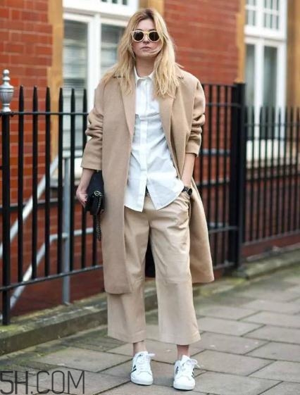 闊腿褲配平底鞋好看嗎？闊腿褲配什么平底鞋？