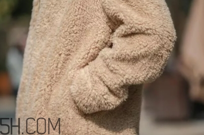 搖粒絨是什么面料？搖粒絨是聚酯纖維嗎？