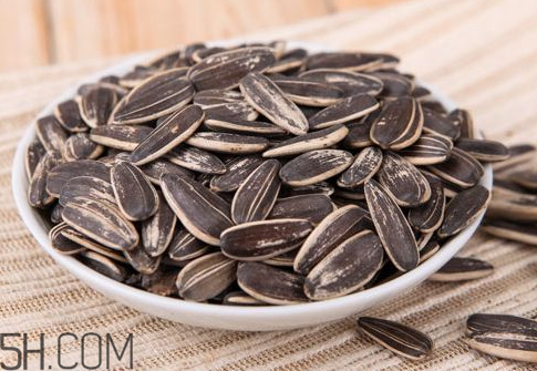 瓜子放時(shí)間長(zhǎng)了能吃嗎 瓜子放了一年能吃嗎