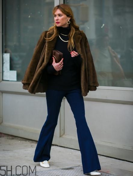 冬天喇叭褲配什么鞋子好看？冬天喇叭褲搭配鞋子圖片