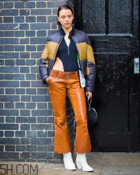 冬天喇叭褲配什么鞋子好看？冬天喇叭褲搭配鞋子圖片