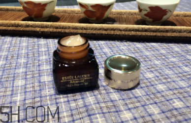 雅詩蘭黛小棕瓶眼霜每次用多少毫升？每次用量多少？