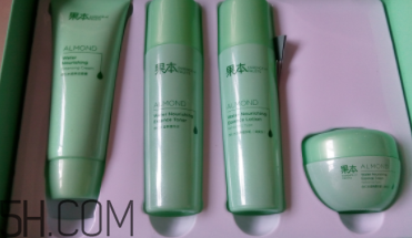 詩婷露雅杏仁補水套裝有什么？使用步驟