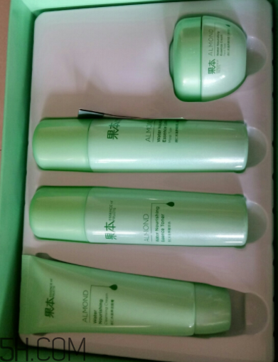 詩婷露雅杏仁補水套裝有什么？使用步驟