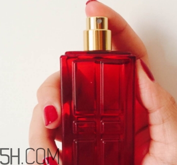 伊麗莎白雅頓紅門(mén)香水適合什么年齡？