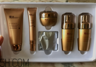 詩婷露雅青春鎖禮盒有什么？什么功效？