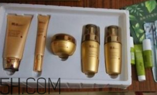 詩婷露雅青春鎖禮盒有什么？什么功效？