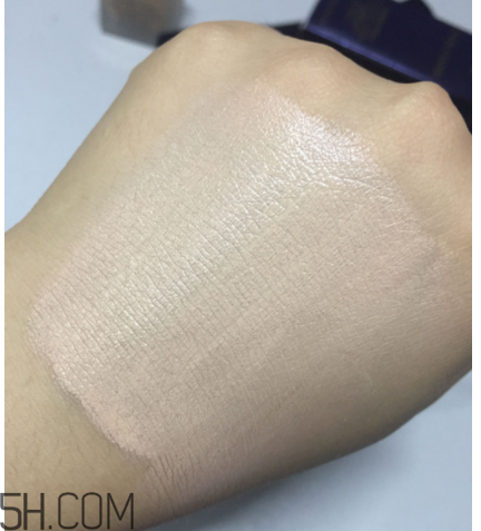 雅詩蘭黛持妝粉底液66號(hào)適合黃皮嗎？真人試色