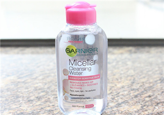 卡尼爾卸妝水粉水還是藍(lán)水好？自然堂素顏霜需要卸妝嗎？