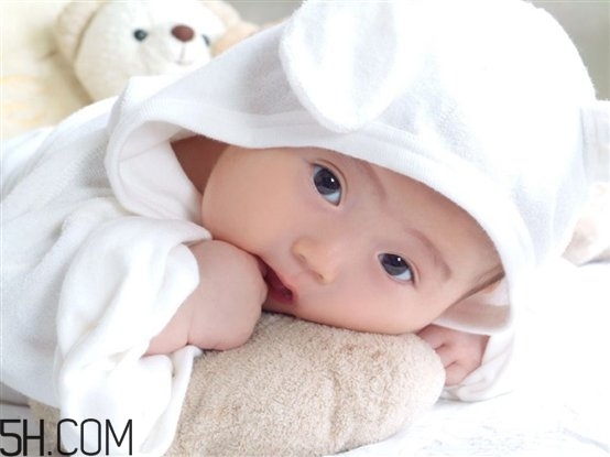 寶寶大便顏色是綠色的怎么辦？寶寶意外燙傷了怎樣處理？