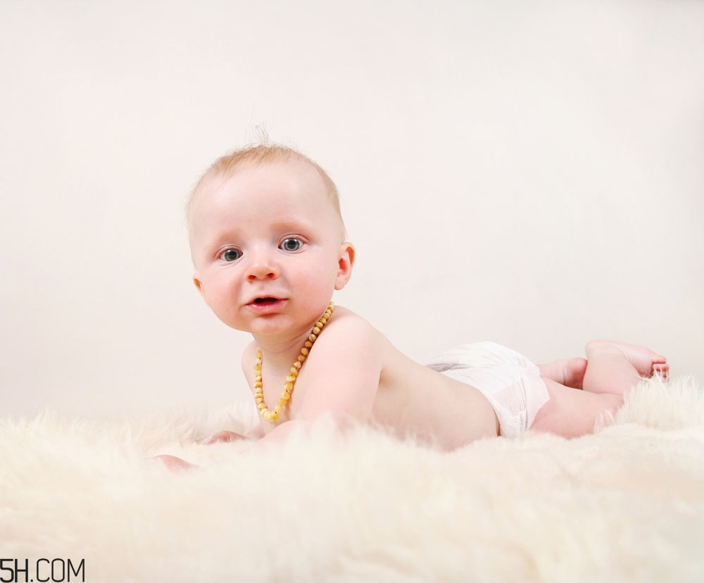 寶寶大便顏色是綠色的怎么辦？寶寶意外燙傷了怎樣處理？