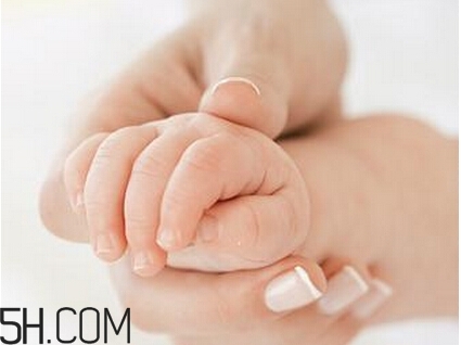 寶寶大便顏色是綠色的怎么辦？寶寶意外燙傷了怎樣處理？