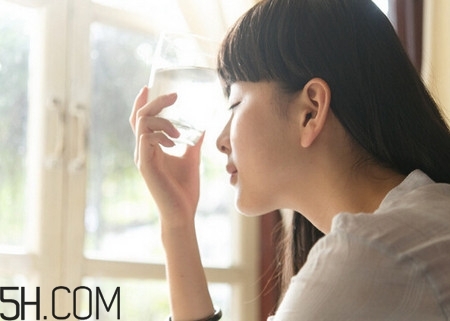 女性初潮一般多少歲？女性初潮年齡如何預測？